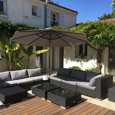 Guest house Le Logis De La Brumanderie - Saintes 3*