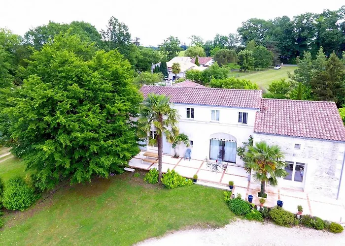 Le Logis De La Brumanderie - Saintes Bed and breakfast 3*