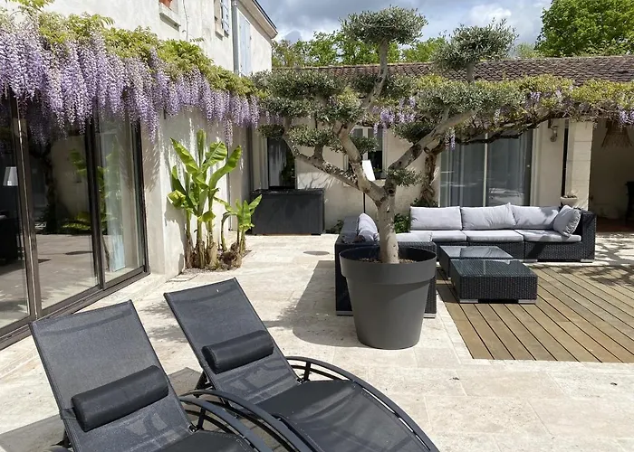 Le Logis De La Brumanderie - Saintes Bed and breakfast 3*