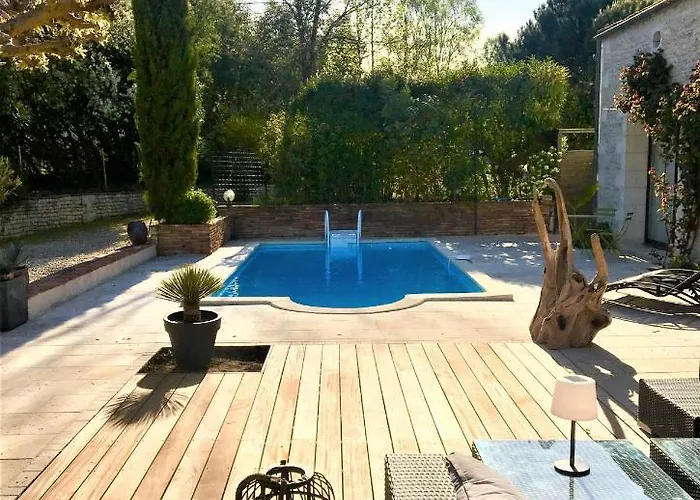 Le Logis De La Brumanderie - Saintes Bed and breakfast 3*